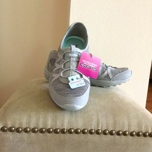 Sketchers slip on , Size 7, light gray